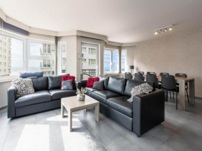Beautiful apartment with lateral sea view